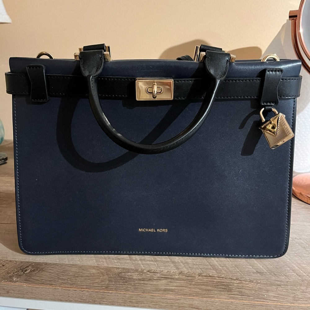 Michael Kors handbag comes w duster